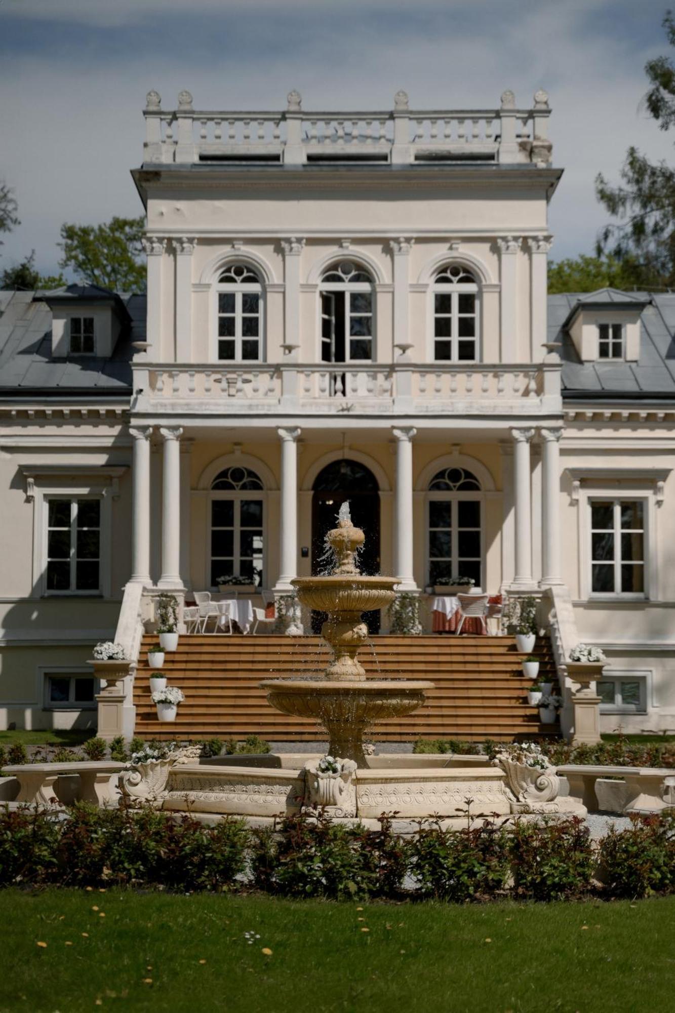 Palac Chojnata Wola Chojnata Exterior photo
